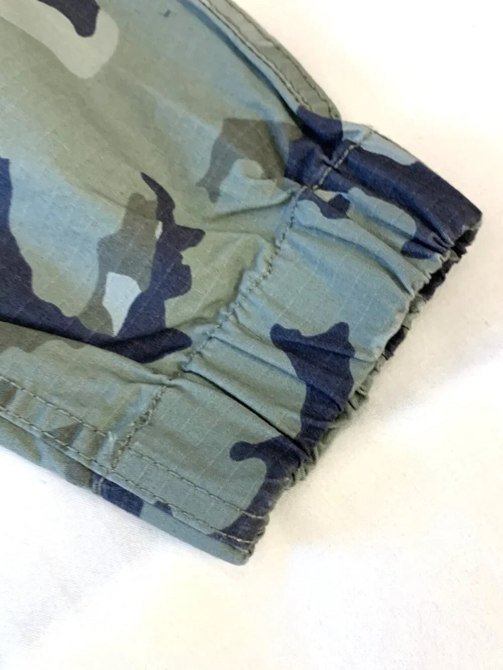 3 Piece Girls Set Camo Cargo Pants Elastic Waste & 2 Shirts Size 10/12, 14/16